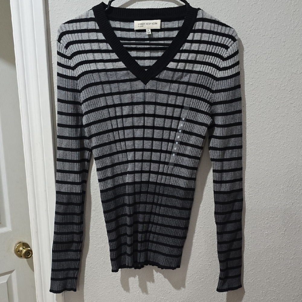 Jones New York Black and Gray V-Neck Sweater